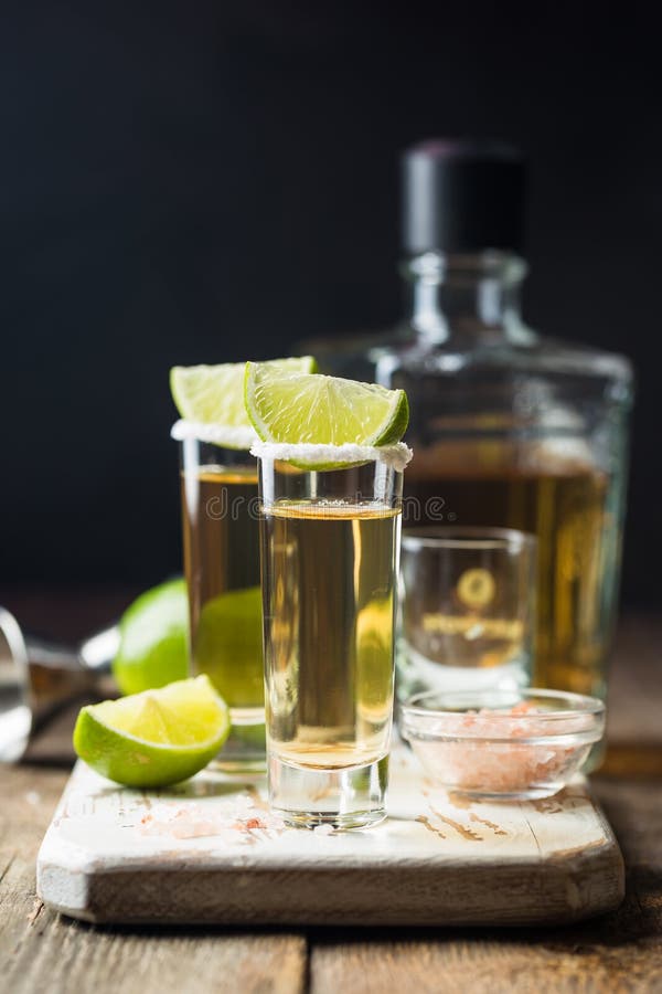 Tequila mexicaine d'or image libre de droits Tequila mexicaine d'or image libre de droits