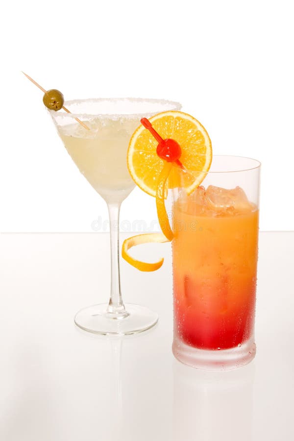 Tequila-Sonnenaufgang und Martini-Cocktail lizenzfreies stockfoto Tequila-Sonnenaufgang und Martini-Cocktail lizenzfreies stockfoto