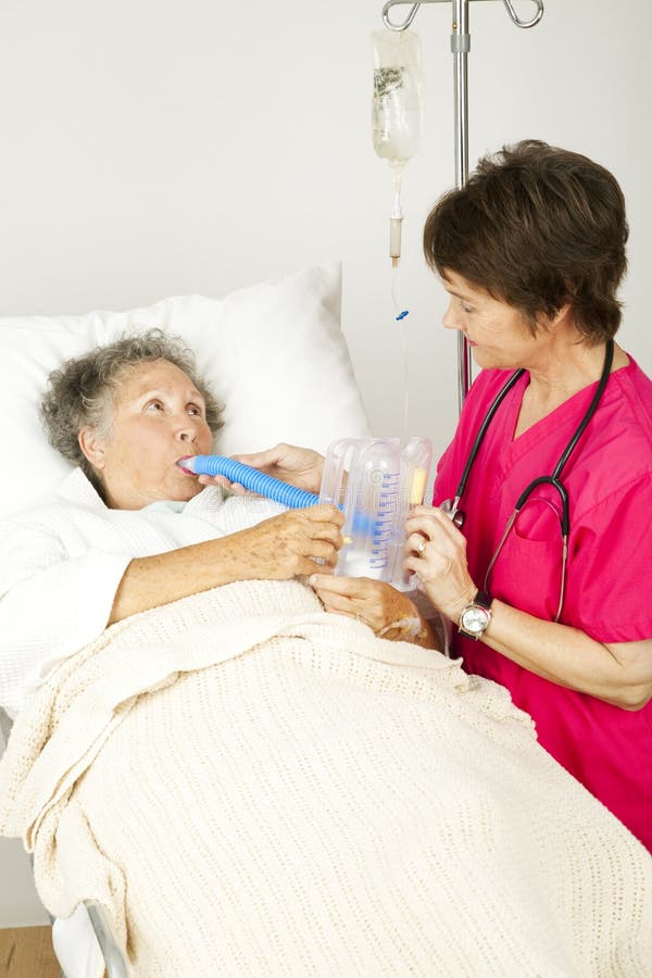 Terapia respiratoria in ospedale immagini stock Terapia respiratoria in ospedale immagini stock