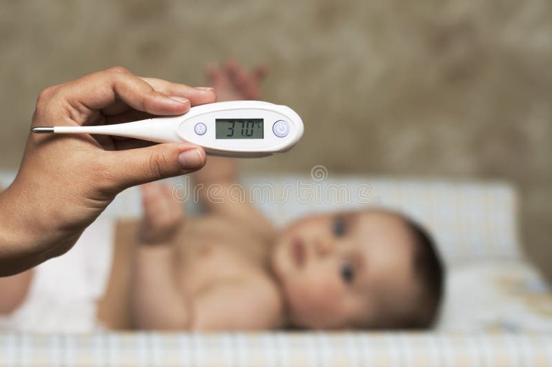 Alinear Cortés Estrictamente Termómetro Del Niño Del Bebé Para Medir La Temperatura Foto de archivo -  Imagen de paciente, mano: 59073720