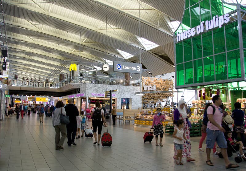 Terminal do Aeroporto de Amesterdão Schiphol fotografia de stock