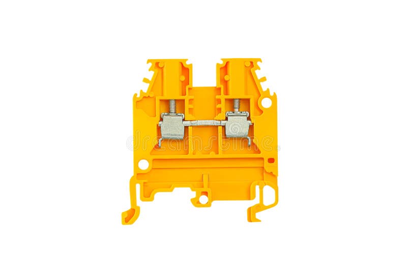 Terminal eléctrico amarillo para los alambres de conexión para la instalación del carril del estruendo aislada en el fondo blanco imagen de archivo libre de regalías Terminal eléctrico amarillo para los alambres de conexión para la instalación del carril del estruendo aislada en el fondo blanco imagen de archivo libre de regalías