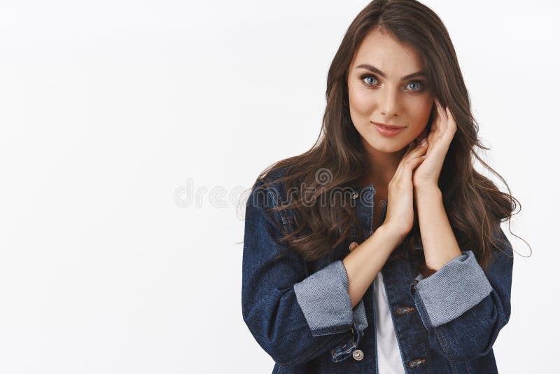 Relações, Pessoas Kawaii E Conceito Do Dia Dos Namorados Linda, Sensual E  Tenra Menina Ruiva De Vestido Branco Imagem de Stock - Imagem de namorada,  feliz: 169341593