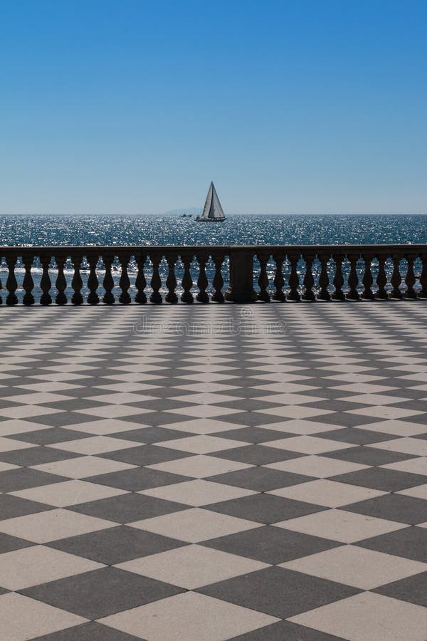 Terraço Mascagni Em Livorno, Ponto De Vista Ao Longo Do Mar Com O