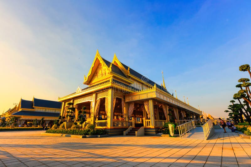 Terra real da cremação para o rei Of Thailand da passagem colocado em Sanam Luang, Banguecoque, TAILÂNDIA imagens de stock Terra real da cremação para o rei Of Thailand da passagem colocado em Sanam Luang, Banguecoque, TAILÂNDIA imagens de stock