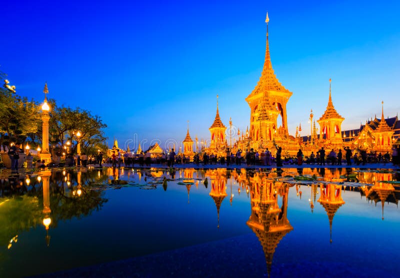 Terra real da cremação para o rei Of Thailand da passagem colocado em Sanam Luang, Banguecoque, TAILÂNDIA fotos de stock royalty free Terra real da cremação para o rei Of Thailand da passagem colocado em Sanam Luang, Banguecoque, TAILÂNDIA fotos de stock royalty free
