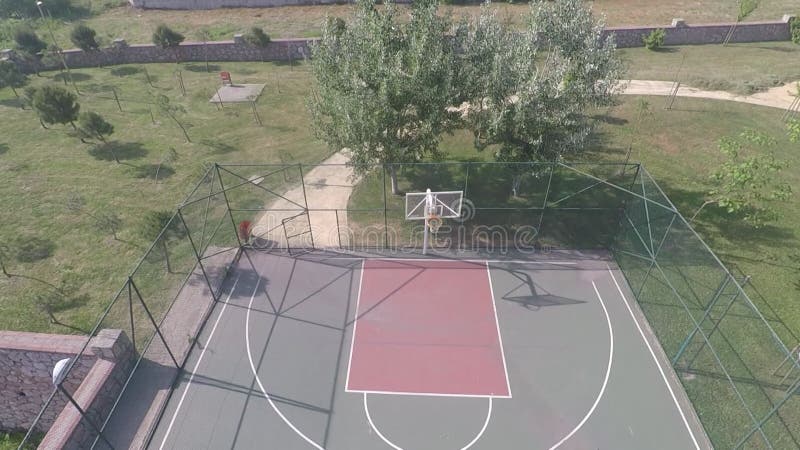 Terrain de basket aérien