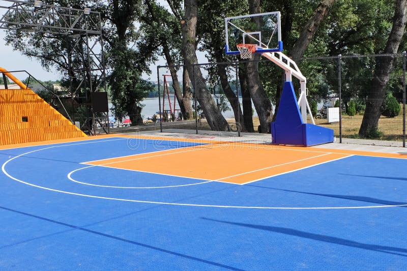 Terrain de basket image stock. Image du corde, récréation 21521971