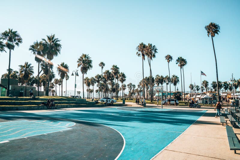 Terrain de basket à la plage de Venise à Los Angeles image libre de droits Terrain de basket à la plage de Venise à Los Angeles image libre de droits