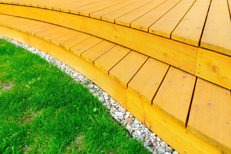 Terras in formele tuin na machtswas - heldergroen gazon stock afbeeldingen Terras in formele tuin na machtswas - heldergroen gazon stock afbeeldingen