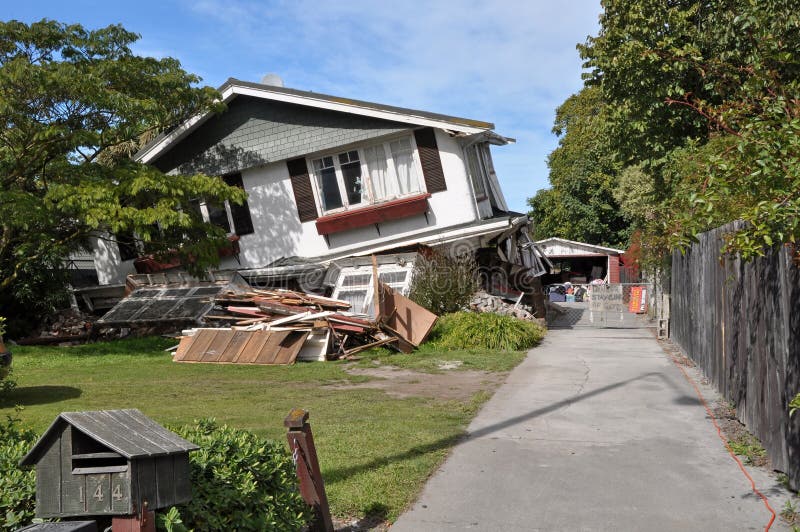 Terremoto de Christchurch - colapsos da casa de Avonside imagens de stock Terremoto de Christchurch - colapsos da casa de Avonside imagens de stock