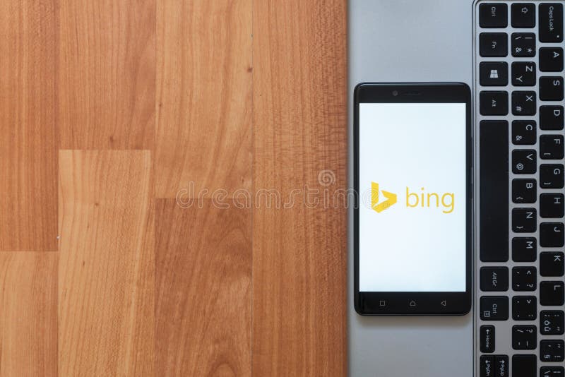 Microsoft Bing sur l'écran d'un smartphone images libres de droits