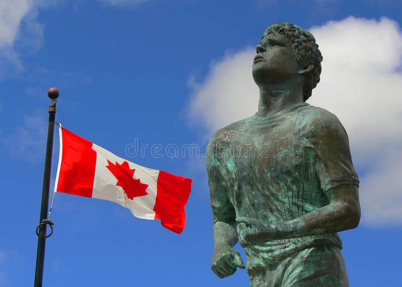 Terry Fox Memorial en Canadese vlag | De Baai van de donder stock foto's Terry Fox Memorial en Canadese vlag | De Baai van de donder stock foto's