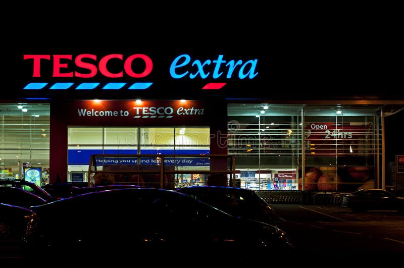 tesco магазина ночи стоковое изображение rf tesco магазина ночи стоковое изображение rf