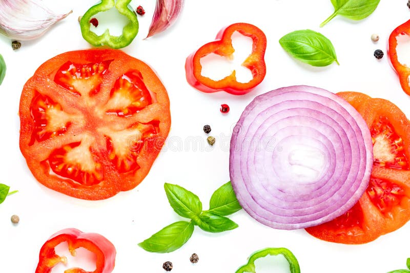 Teste padrão colorido do alimento feito da pimenta vermelha, da cebola, dos tomates e dos vagabundos fotografia de stock Teste padrão colorido do alimento feito da pimenta vermelha, da cebola, dos tomates e dos vagabundos fotografia de stock