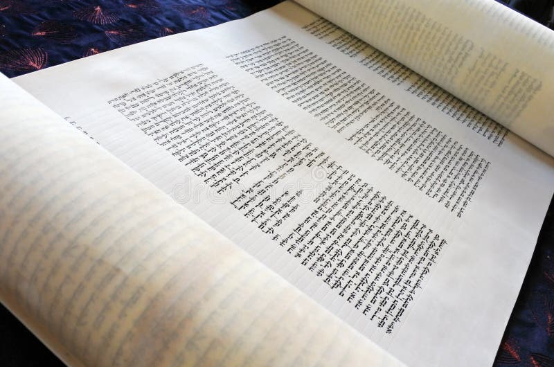 Testo del rotolo di Torah fotografia stock Testo del rotolo di Torah fotografia stock
