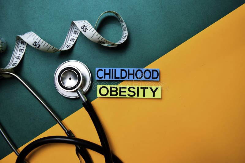 Testo di obesità di infanzia sulla tavola di colore di vista superiore e sulla sanità/concetto medico