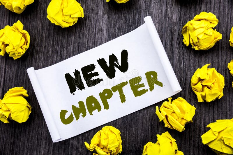 Testo di scrittura che mostra nuovo capitolo Concetto di affari per iniziare nuova vita futura scritta sul libro appiccicoso del immagine stock Testo di scrittura che mostra nuovo capitolo Concetto di affari per iniziare nuova vita futura scritta sul libro appiccicoso del immagine stock
