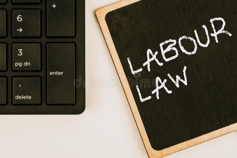 Testo scritto a mano. regole del business showcase implementate dallo stato tra datori di lavoro e computer dipendente fotografia stock libera da diritti