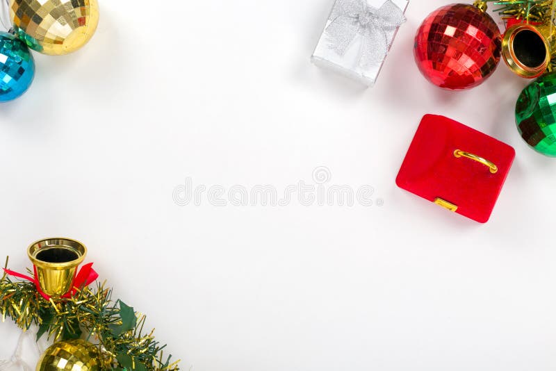 Testo stabilito del materiale di riempimento del regalo della carta del nuovo anno su fondo bianco immagine stock Testo stabilito del materiale di riempimento del regalo della carta del nuovo anno su fondo bianco immagine stock