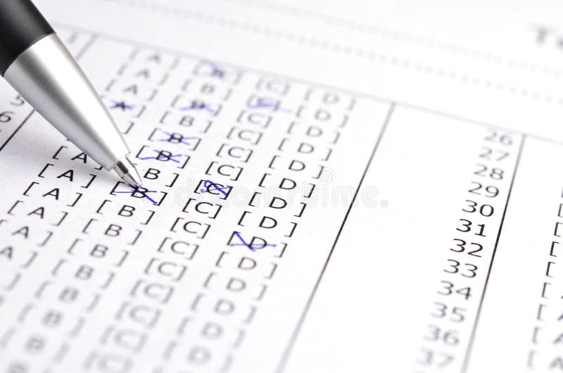 Het Blad Van De Testscore Met Antwoorden En Potlood Closeup Stock Foto