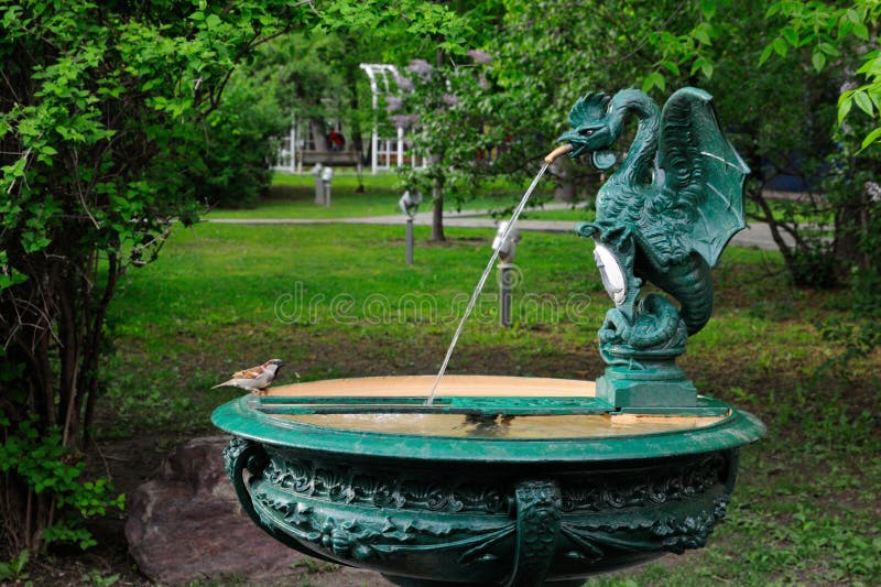 Tet-a-tet nahe dem Wasser stockbilder Tet-a-tet nahe dem Wasser stockbilder
