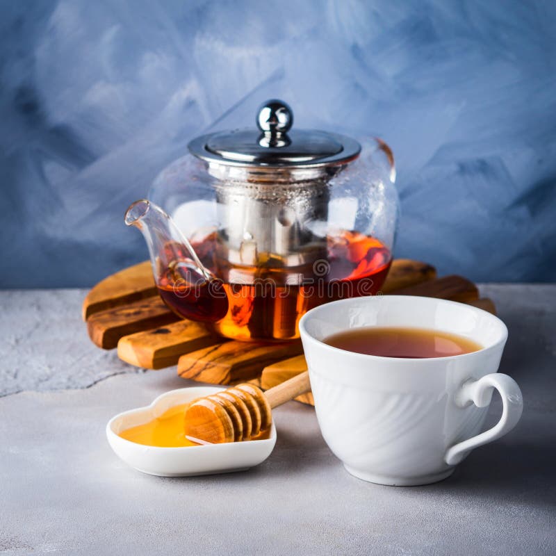 Tetera de té y de miel rojos imagen de archivo Tetera de té y de miel rojos imagen de archivo