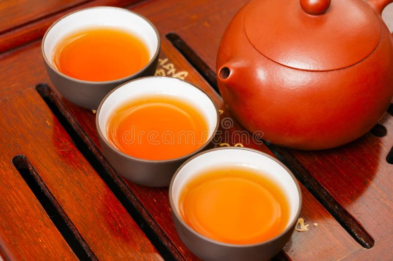 Tetera y taza china imagen de archivo