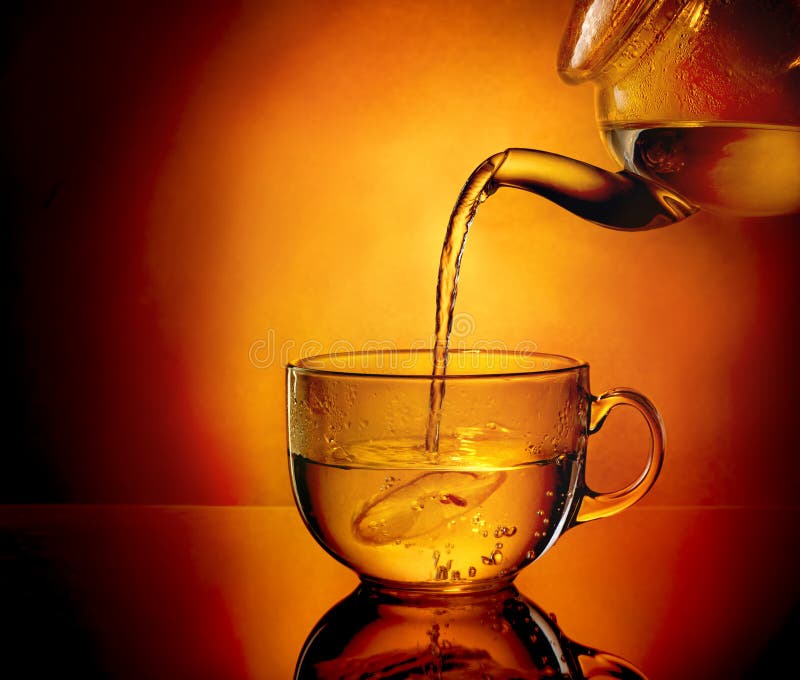 Tetera y taza de té fotos de archivo libres de regalías