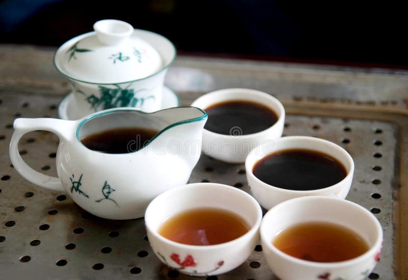 Tetera y tazas chinas fotos de archivo
