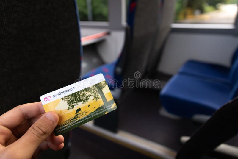 TETERINGEN, LOS PAÍSES BAJOS - 25 DE JUNIO DE 2019: La tarjeta del tránsito público en los Países Bajos llamó fotografía de archivo libre de regalías TETERINGEN, LOS PAÍSES BAJOS - 25 DE JUNIO DE 2019: La tarjeta del tránsito público en los Países Bajos llamó fotografía de archivo libre de regalías