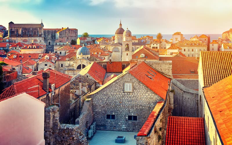 Tetti di Ragusa Città Vecchia di panorama al tramonto Europa, Croazia fotografie stock libere da diritti Tetti di Ragusa Città Vecchia di panorama al tramonto Europa, Croazia fotografie stock libere da diritti