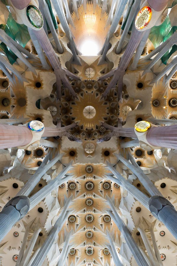 Tetto dei familia di Sagrada in Barselona fotografia stock libera da diritti Tetto dei familia di Sagrada in Barselona fotografia stock libera da diritti