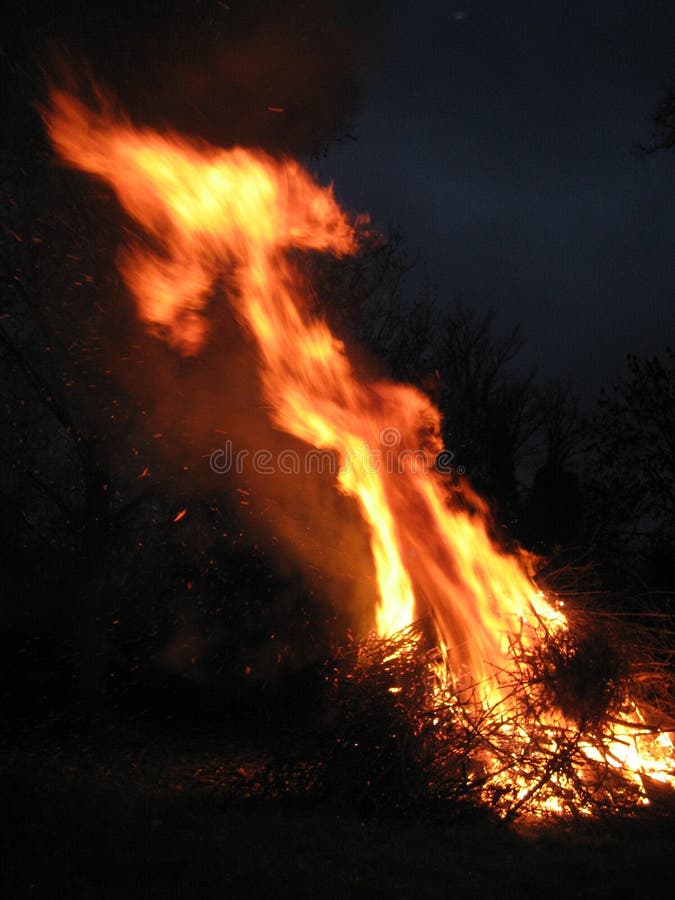 2 Teufel Den Flammen Fotos Kostenlose Und Royalty Free Stock Fotos Von Dreamstime