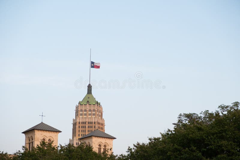 Texas Flag Half Mast San Antonio Fotografering för Bildbyråer Bild av