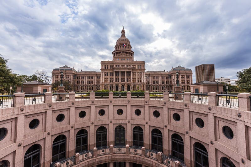 Texas huvudstadbyggnad i den molniga dagen, Austin royaltyfri fotografi Texas huvudstadbyggnad i den molniga dagen, Austin royaltyfri fotografi