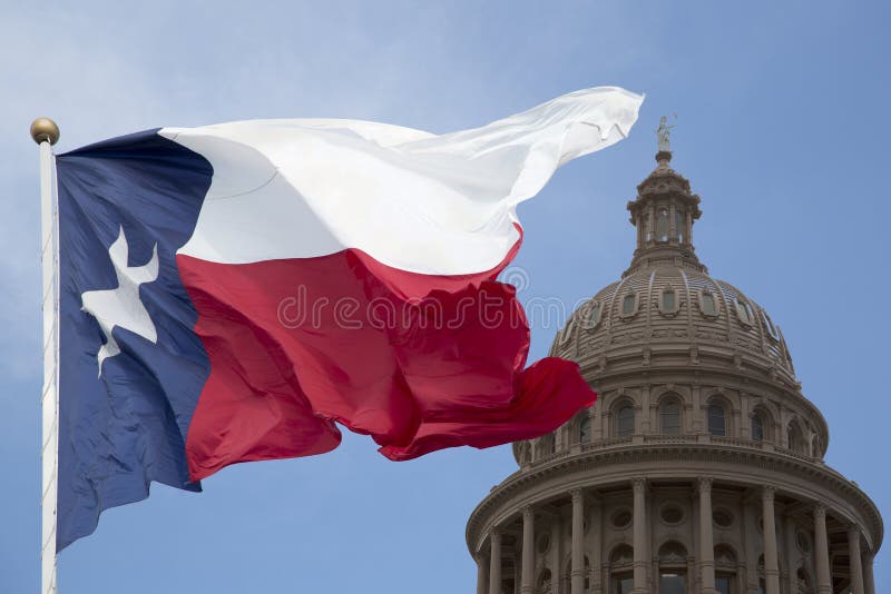 Texas-Landeshauptstadt und wellenartig bewegende Flagge