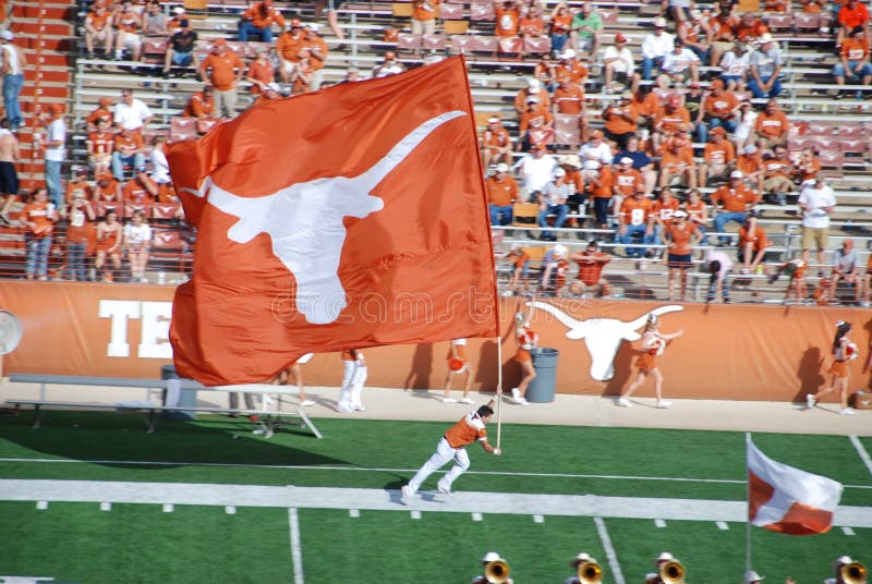 Jogo De Futebol Da Faculdade De Texas Longhorns Imagem Editorial - Imagem  de panorama, bandeira: 35289425