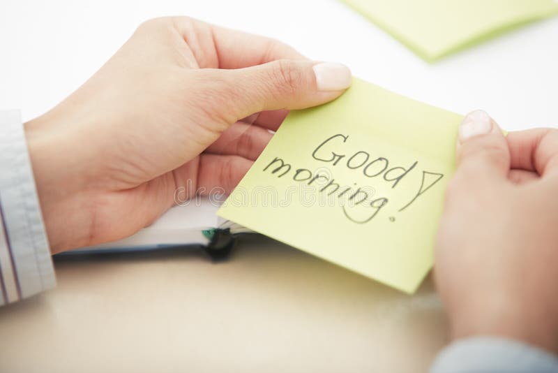 Text des gutenmorgens auf klebendem Papier stockbild Text des gutenmorgens auf klebendem Papier stockbild