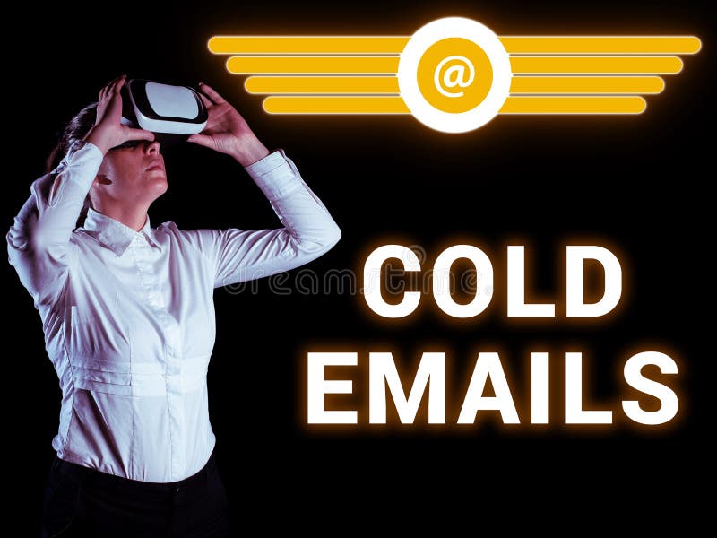 Text mit inspirierenden kalten E-Mails. Business-Showcase unangeforderte E-Mail an einen Empfänger ohne vorherigen Kontakt stockfoto
