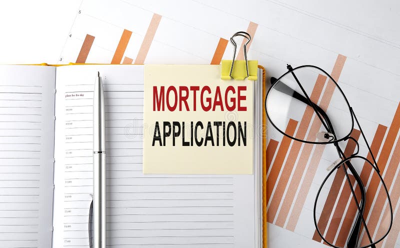 Text MORTGAGE APPLICATION on sticker on the notepad on the diagram background