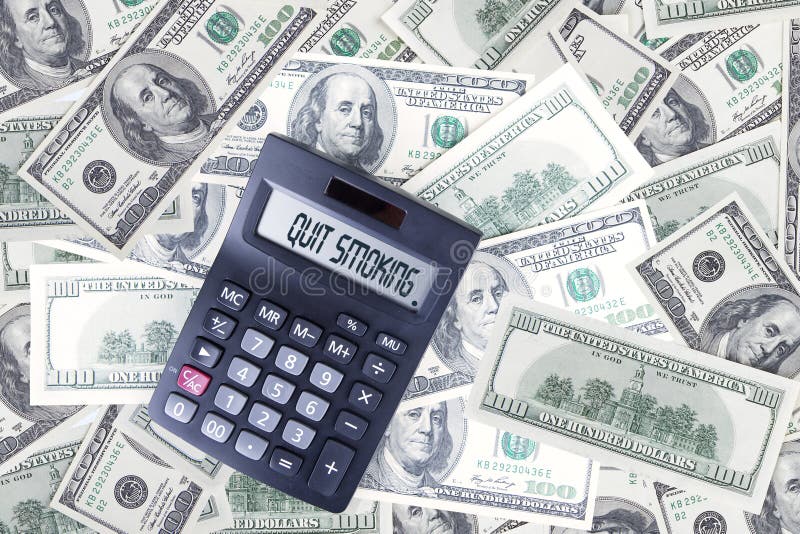 Texte du tabagisme stoppé avec la calculatrice et le dollar photo libre de droits Texte du tabagisme stoppé avec la calculatrice et le dollar photo libre de droits