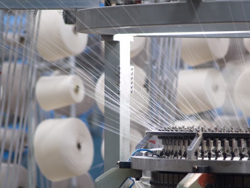 Filati di cotone, linea di produzione in una fabbrica tessile.