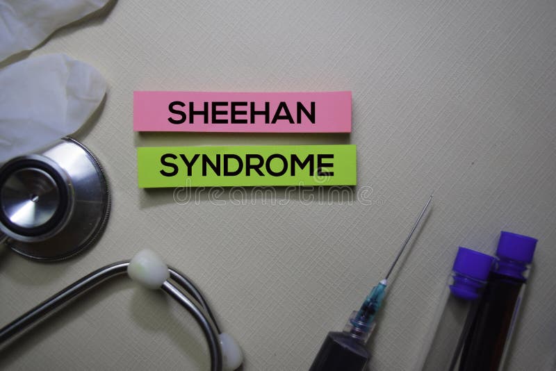 Texto da síndrome de Sheehan em notas pegajosas Vista superior isolada na mesa de escritório Cuidados m?dicos/conceito m?dico fotografia de stock Texto da síndrome de Sheehan em notas pegajosas Vista superior isolada na mesa de escritório Cuidados m?dicos/conceito m?dico fotografia de stock