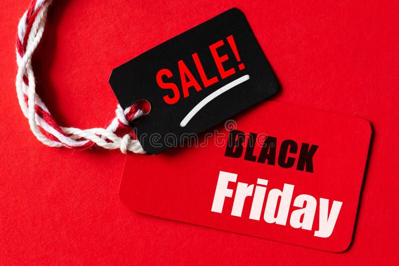 Texto da venda de Black Friday em uma etiqueta vermelha e preta fotografia de stock Texto da venda de Black Friday em uma etiqueta vermelha e preta fotografia de stock