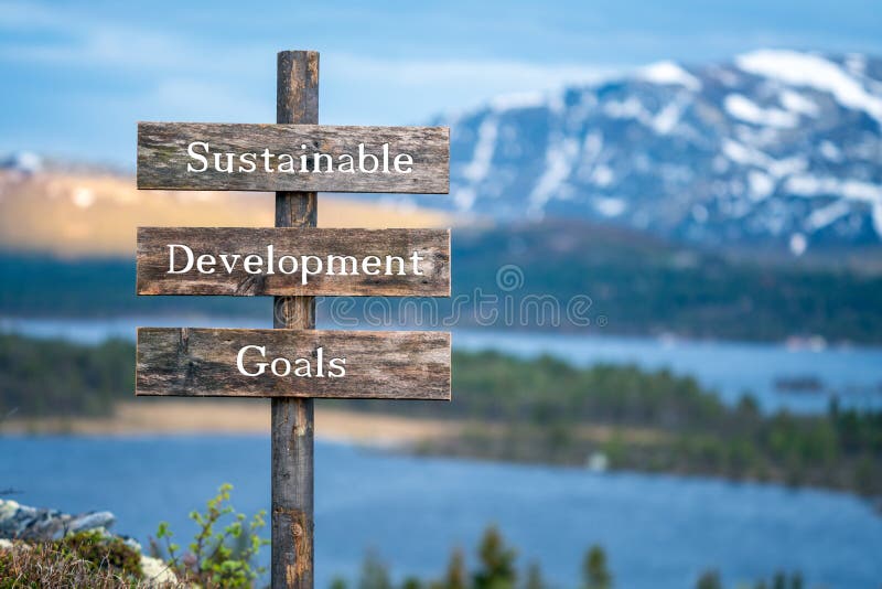 Texto sobre los objetivos de desarrollo sostenible en el puesto de señalización de madera al aire libre