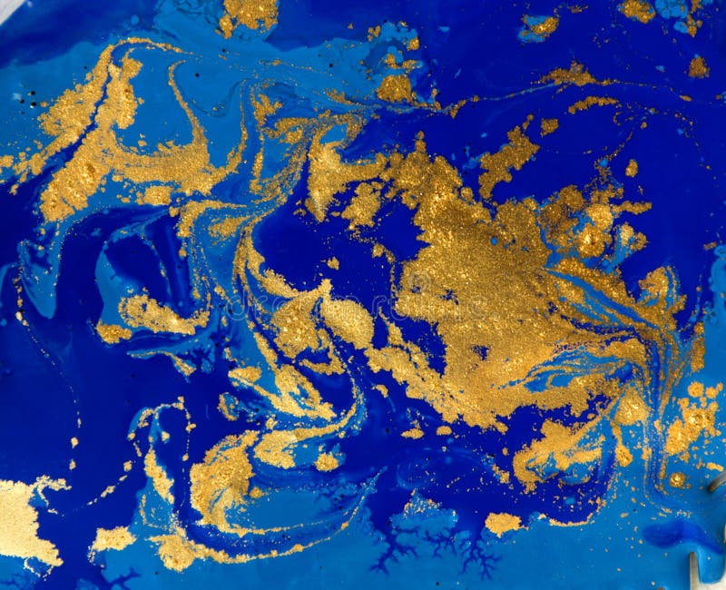 Textura líquida azul y de oro, ejemplo que vetea dibujado mano de la acuarela, fondo abstracto