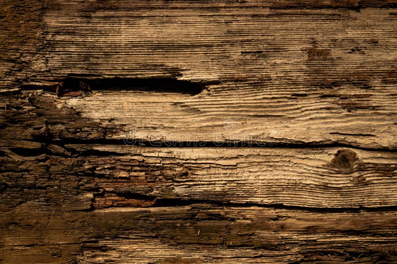 Vân gỗ cũ mang lại cho sản phẩm một vẻ đẹp rất riêng, đầy sự ấm áp và gần gũi. Chiêm ngưỡng các đường nét, các khoét chạm, tất cả đều thể hiện sự tinh tế và chất lượng cao của sản phẩm.