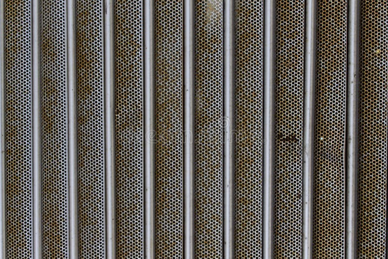 Texturice el exterior metálico del fondo del moho de la puerta fotografía de archivo libre de regalías Texturice el exterior metálico del fondo del moho de la puerta fotografía de archivo libre de regalías