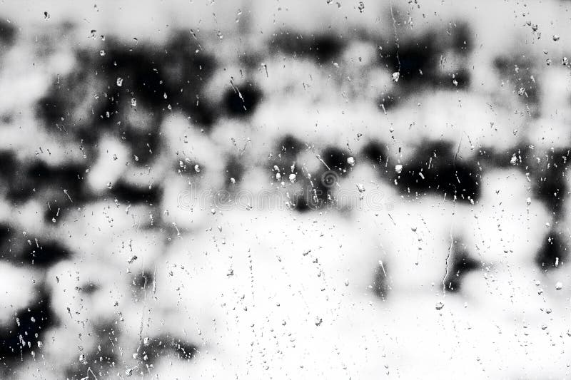 Textuurregendruppels op vensterglas voor regen, zwart-witte kleuren, foto, ongebruikelijke achtergrond royalty-vrije stock afbeelding Textuurregendruppels op vensterglas voor regen, zwart-witte kleuren, foto, ongebruikelijke achtergrond royalty-vrije stock afbeelding